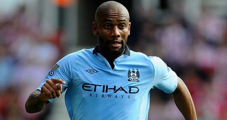 足球国足后防双塔表现稳固（国足后防双塔稳如磐石）