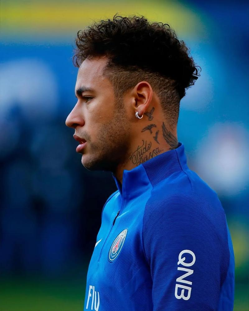 前西班牙主帅：皇萨永远是西甲热门；年轻球员首秀需谨慎谨慎（前西班牙主帅：皇马巴萨永远是西甲争冠热门；年轻球员首秀需格外谨慎）