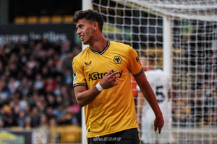 本世纪德甲戴帽数前10：莱万384场16次第1，凯恩76场10次第3（本世纪德甲帽子戏法榜前十：莱万384战16帽居首，凯恩76战10帽第三）