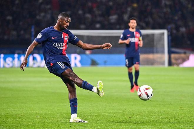 詹姆斯关键上篮助球队锁胜（詹姆斯制胜上篮助球队取胜）