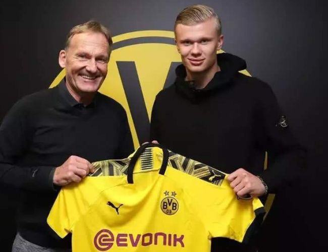 C罗传承，迷你罗的足球天赋！（从C罗到迷你罗：足球天赋的接力）