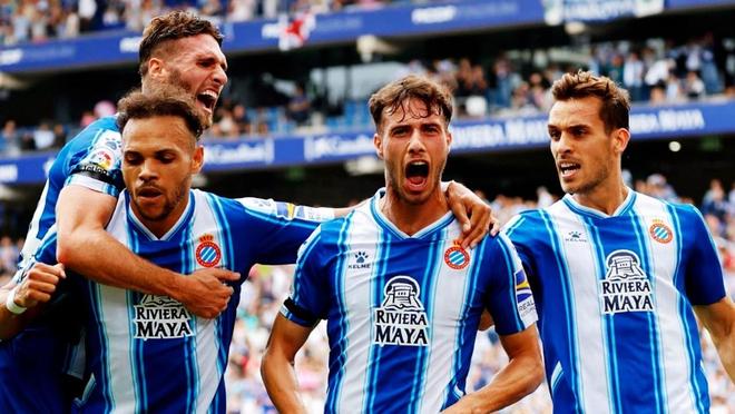 劳塔罗进球后比出A字，把进球献给受伤的前队友阿什拉夫（劳塔罗破门后摆出“A”手势，致敬受伤的昔日队友阿什拉夫）