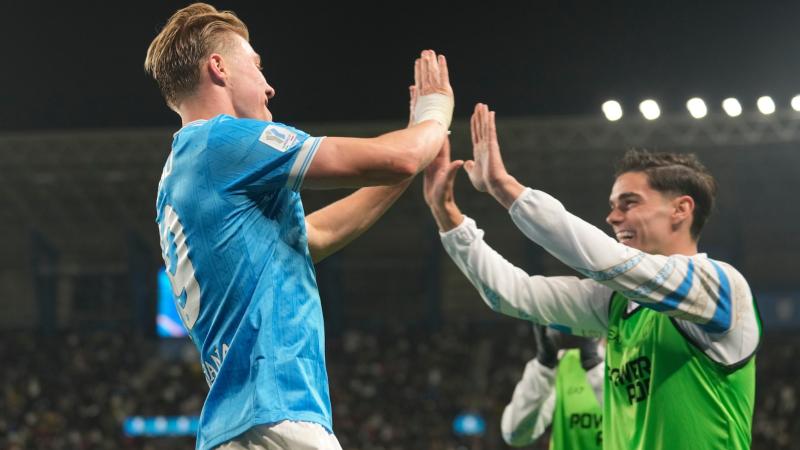 李嗣镕：在场上一点也不紧张，就想为津门虎队奉献自己的全部（李嗣镕：上场不紧张，只想为津门虎全力以赴）