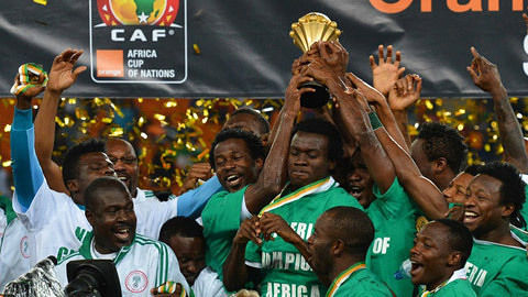 全市场：尤文与那不勒斯对格雷茨卡有意，正关注其续约情况（全市场：尤文和那不勒斯有意格雷茨卡，正密切关注其续约进展）