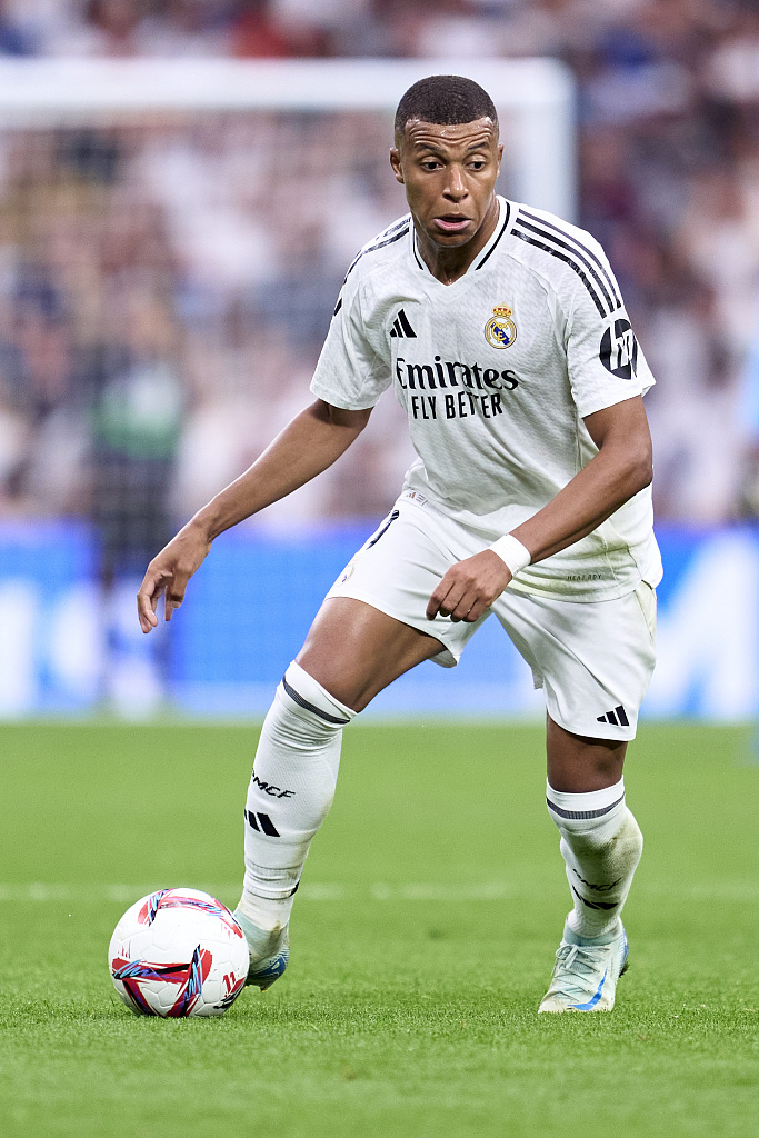 巴萨26／27赛季主场球衣谍照：配色灵感源自翻新后的诺坎普（巴萨26／27赛季主场球衣谍照流出：配色灵感取自焕新后的诺坎普）