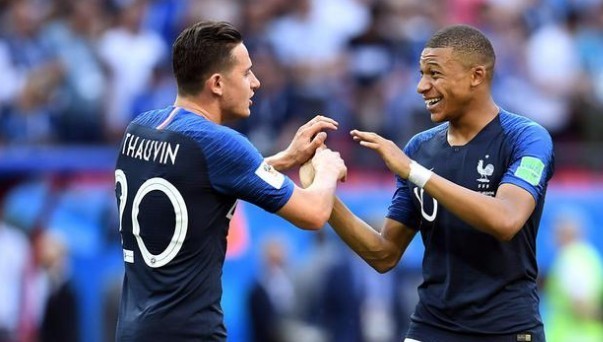 民主刚果疑似禁区手球，但因VAR设备故障，裁判未判给贝宁点球（VAR故障致争议：民主刚果禁区疑手球未判，贝宁无缘点球）