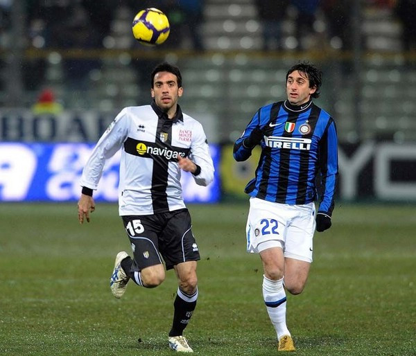 就要和你贴贴！曼联利物浦相爱相杀 积分死缠焦孟不离（曼联利物浦爱恨交织，积分缠斗难解难分）