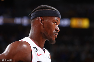 决裂！萨拉赫效仿C罗，炮轰媒体诬陷，主帅被控制，叫板球队高层（摊牌！萨拉赫学C罗怒怼媒体造谣，主帅受制，硬刚俱乐部高层）