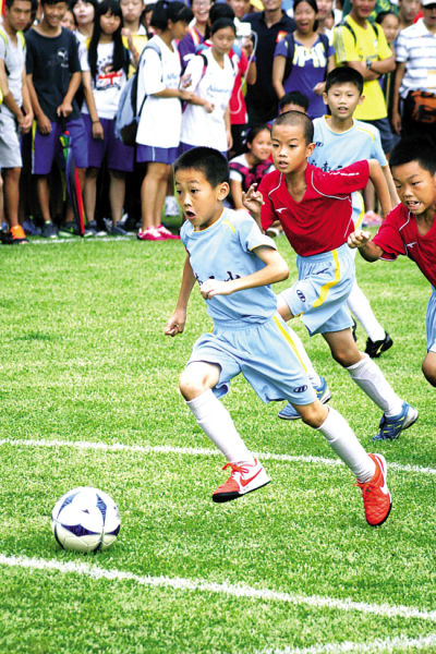 意甲俱乐部球衣胸前广告赞助费TOP10：米兰双雄3000万并列第1（意甲球衣胸前赞助费前十：米兰双雄以3000万并列第一）