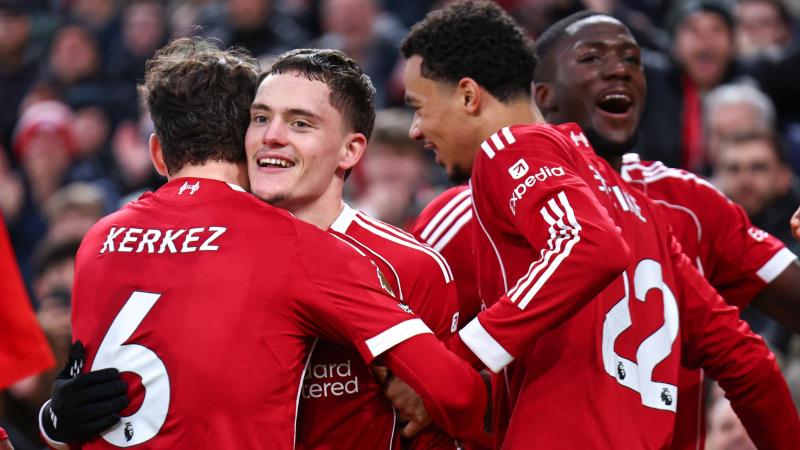 北雪平球迷向场内投掷烟花，瑞典超甲升级附加赛被迫中断（北雪平球迷投掷烟花致瑞典超甲升级附加赛中断）