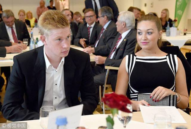 乔治娜分享晚宴照片：C罗与苹果公司CEO库克合影（乔治娜晒晚宴照：C罗与苹果公司CEO库克同框）